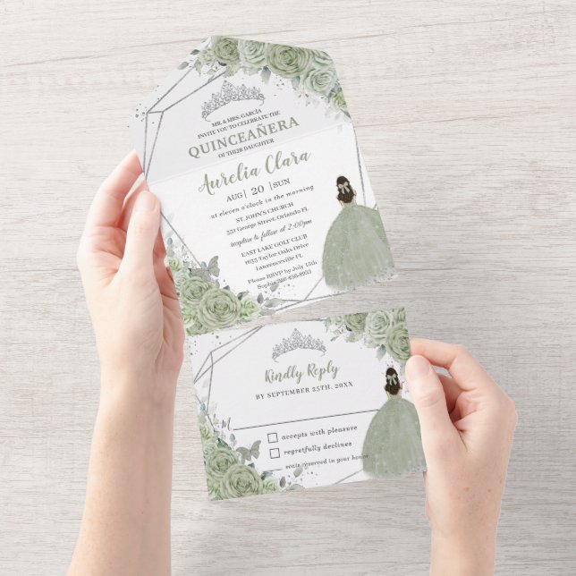 Invitation Tout En Un Sage Green Floral Princess 15 Silver Quinceanera (Déchirure)