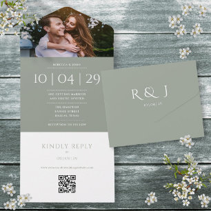 Invitation Tout En Un Sage Green Monogramme QR Code Mariage photo Date