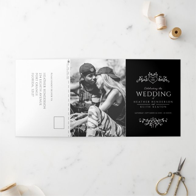 Invitation Trois Volets Arbre coeur de la feuille de monogramme noir blanc (Extérieur)