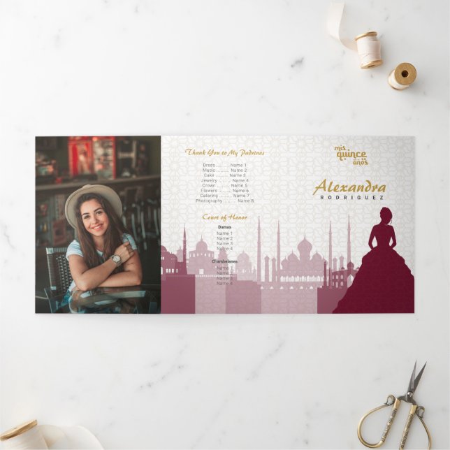 Invitation Trois Volets Bourgogne et or Arabe Quinceañera Photo (Extérieur)