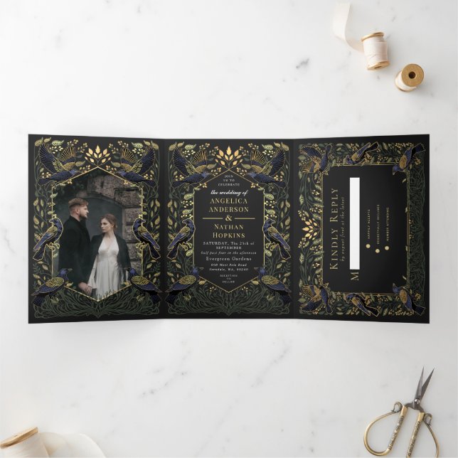Invitation Trois Volets Corbeau gothique enchanté vert Mariage Floral (Intérieur)