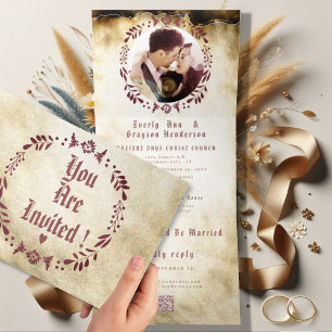 Invitation Trois Volets Couronne de mariage florale rouge Bourgogne profon