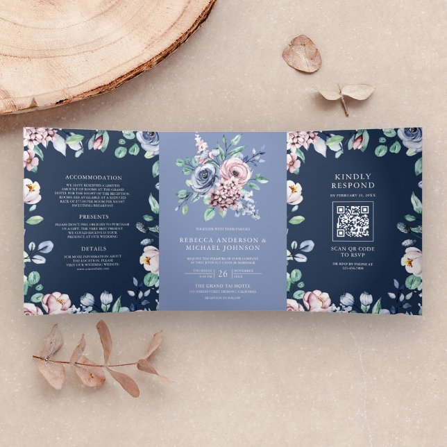 Invitation Trois Volets Dusty Periwinkle rose Floral Navy QR Code Mariage (Créateur téléchargé)