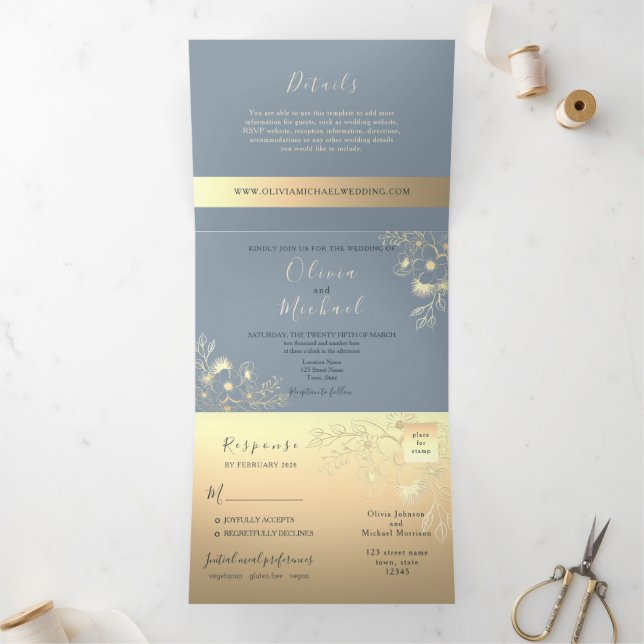 Invitation Trois Volets Elégant Mariage Floral bleu Dusty (Intérieur)