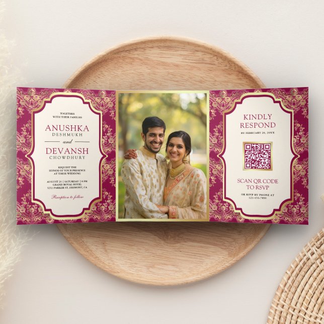 Invitation Trois Volets Fuchsia Gold Lace QR Code Photo Mariage indien (Créateur téléchargé)