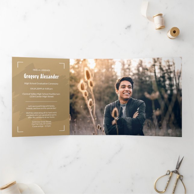 Invitation Trois Volets Gold Edgy Abstrait Brushstroke Photo Graduation (Intérieur)