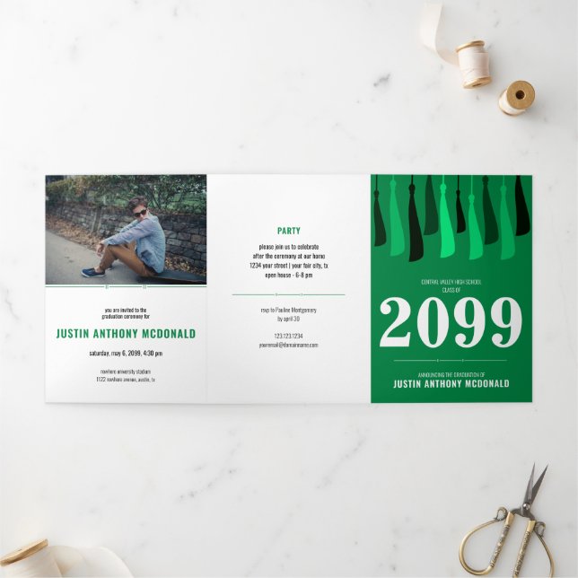 Invitation Trois Volets Green Row of Tassels 3-Photo Graduation (Extérieur)
