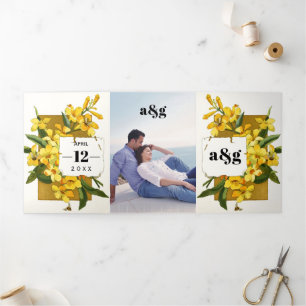 Invitation Trois Volets Jasmin jaune vintage et initiales mariage floral