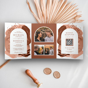 Invitation Trois Volets Mariage Code QR Traits de Pinceau Terracotta Arche
