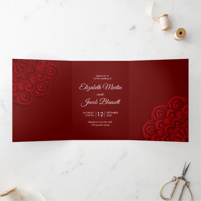 Invitation Trois Volets Mariage de Mandala de Red Papercut contemporain (Intérieur)