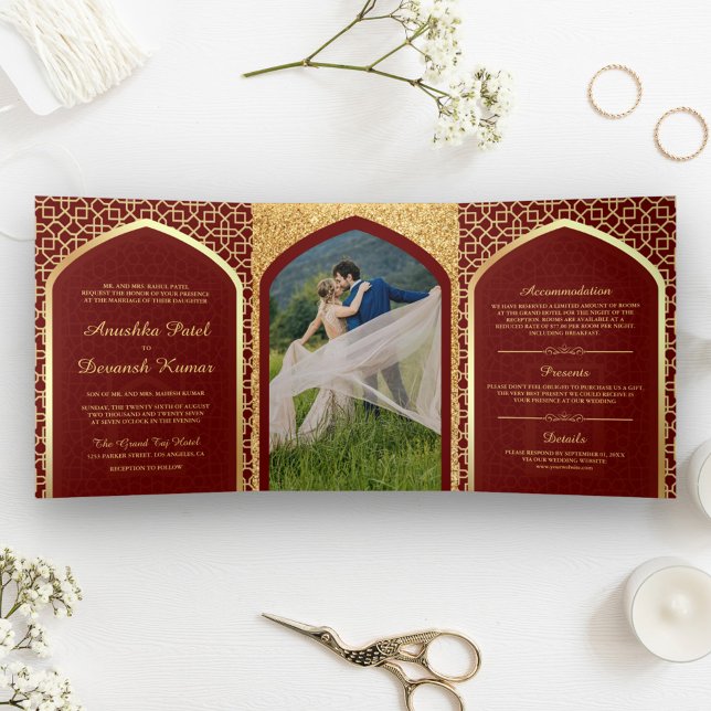 Invitation Trois Volets Mariage indien de style Bollywood rouge et or (Créateur téléchargé)