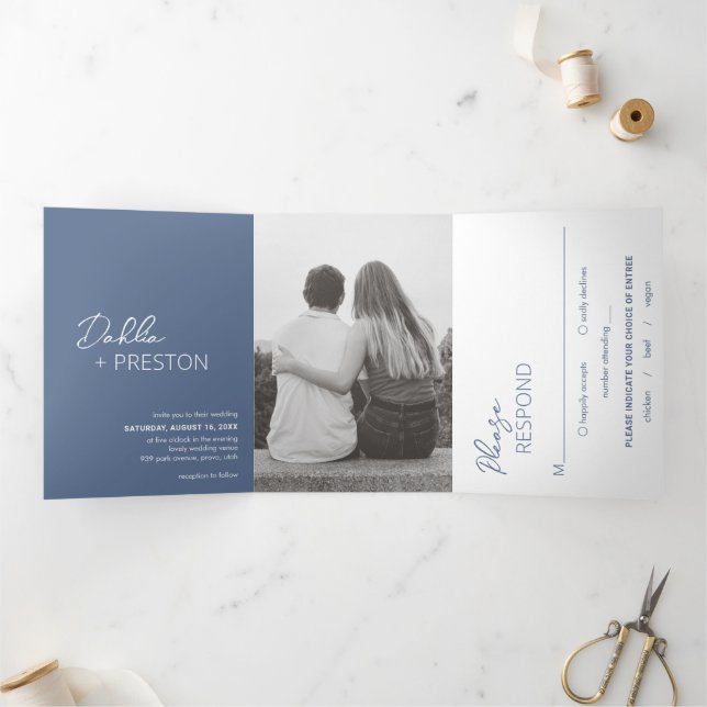 Invitation Trois Volets Moins Dusty Blue Photo Mariage moderne (Intérieur)
