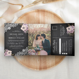 Invitation Trois Volets Photo de mariage floral rose en dentelle sur table