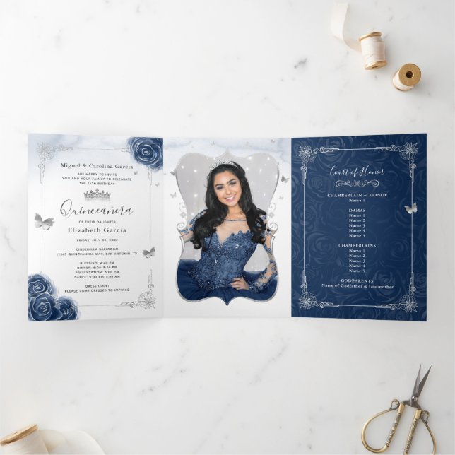 Invitation Trois Volets Photo florale Argent et Marine Blue Quinceanera (Intérieur)