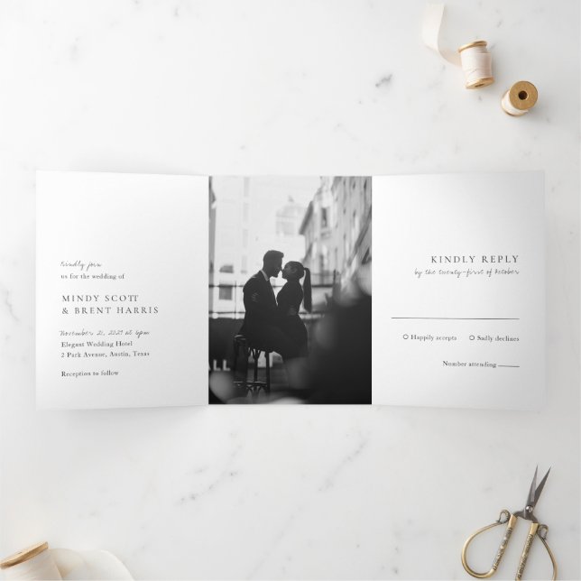 Invitation Trois Volets Photo minimaliste noir et blanc Mariage moderne (Intérieur)