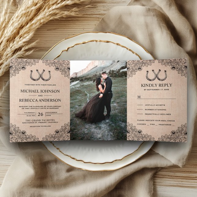 Invitation Trois Volets Rustic Burlap Horseshoes Lace Mariage Photo (Créateur téléchargé)