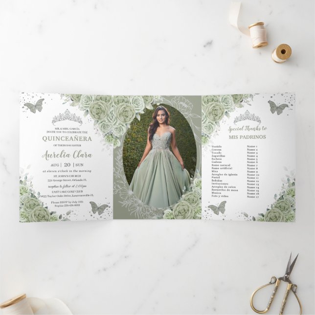 Invitation Trois Volets Sage Green Floral Argent Quinceañera 15 Photos (Intérieur)
