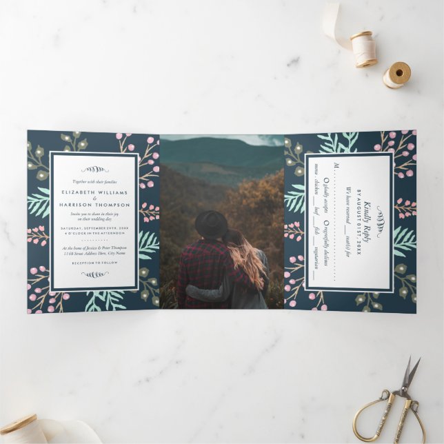 Invitation Trois Volets Suite de Mariage de Berry Botanique Whimsical (Intérieur)