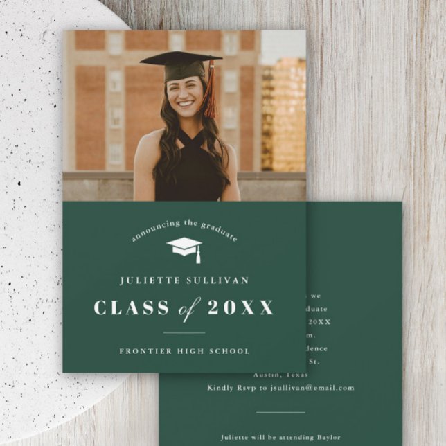 Invitation Type minimal de photo Partie de graduation (Minimal type green photo graduation invitations.)