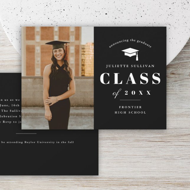Invitation Type minimal de photo Partie de graduation (Black and white photo graduation invitation announcement card.)