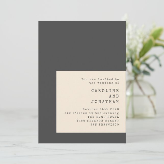 Invitation Typographie de machine à écrire Mariage noir et bl (Debout devant)