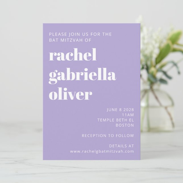 Invitation Typographie moderne Lavender Bat mitzvah violet (Debout devant)