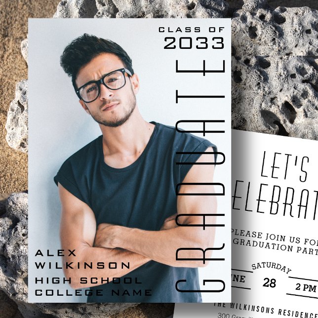 Invitation Typographie Noire moderne Chic Guy Photo Graduatio (Créateur téléchargé)