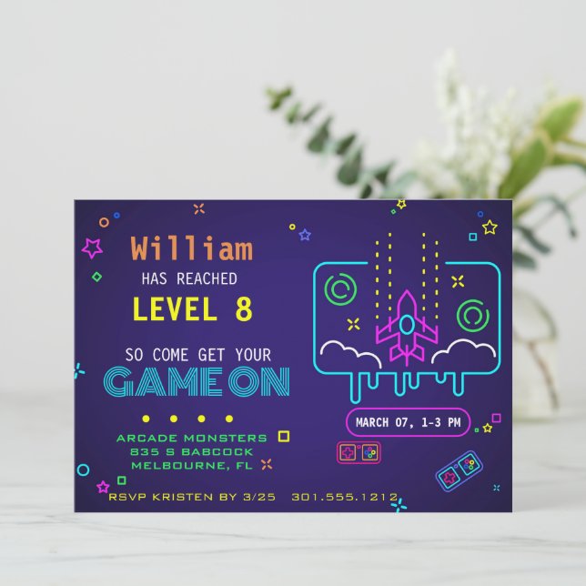 Invitation Un Anniversaire de enfant de jeu Neon Retro (Debout devant)