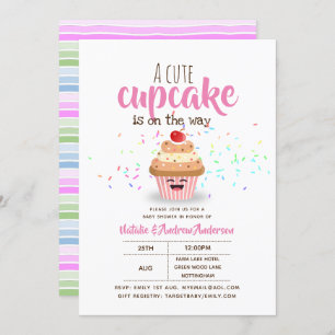 Invitation Un Beau Cupcake Est Sur Le Chemin Saupoudrant Les