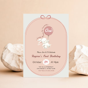 Invitation Un lapin avec un nœud rose pour son 1er anniversai