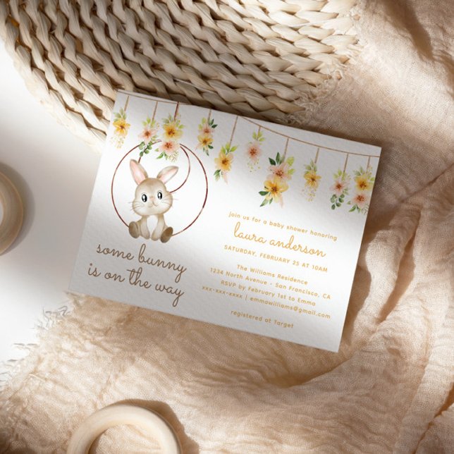 Invitation Un lapin est sur le Baby shower de lapin de Boho (Créateur téléchargé)