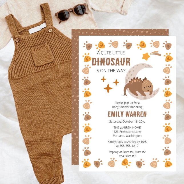 Invitation Un Petit Dinosaure Mignonne Se Trouve Sur Le Chemi ("A Little Dinosaur Is On The Way!" Cute Boy Baby Shower with Sleeping Dinosaur | Dinosaur Footprints)