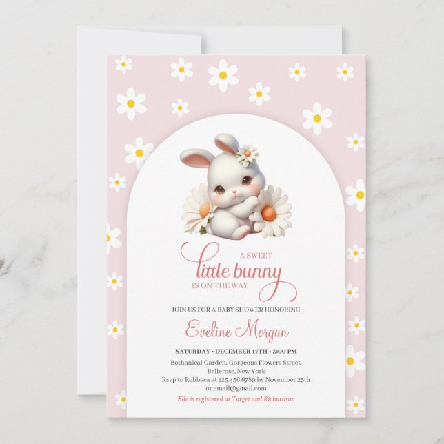 Invitation Un petit lapin mignon avec des pâquerettes rose pr (Devant)
