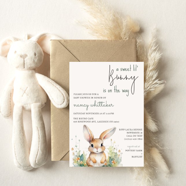 Invitation Un Petit Lapin Se Trouve Sur Le Chemin Du Baby sho (Créateur téléchargé)