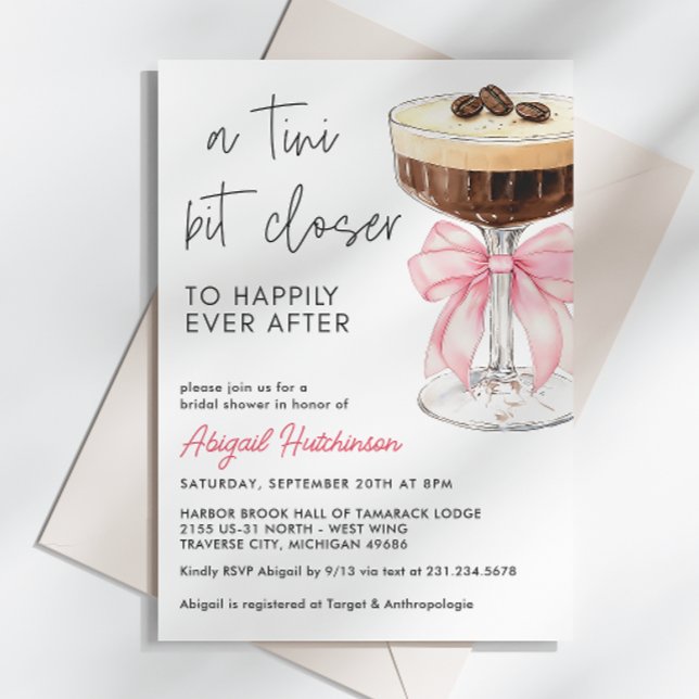Invitation Un peu plus près Arc rose Martini Espresso de Mari (A Tini Bit Closer Pink Bow Espresso Martini Bridal Invitation)