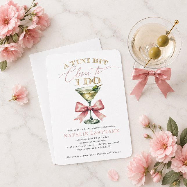Invitation Un peu plus proche Martini Rose Bow Réception de m (A Tini Bit Closer Martini Pink Bow Bridal Shower Invitation)