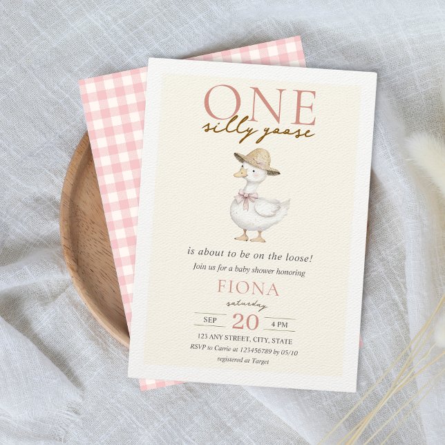 Invitation Un Silly Goose Rose En vichy Baby shower fille (One Silly Goose is about to be on the loose baby shower theme girl pink gingham Aesthetic Farm)