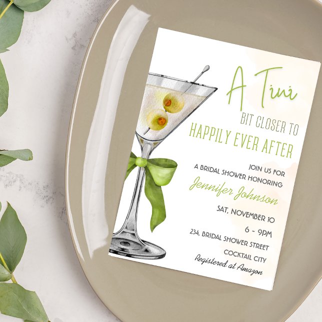 Invitation Une Fête des mariées De Cocktails Un Peu Plus Étro (A Tini Bit Closer Cocktail Bridal Shower Invitation)