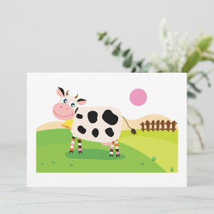 Invitation Vache de dessin animé mignonne dans un champ de fe