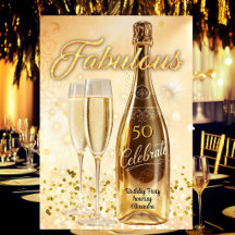 Verres à champagne dorés pour une fête d'anniversa