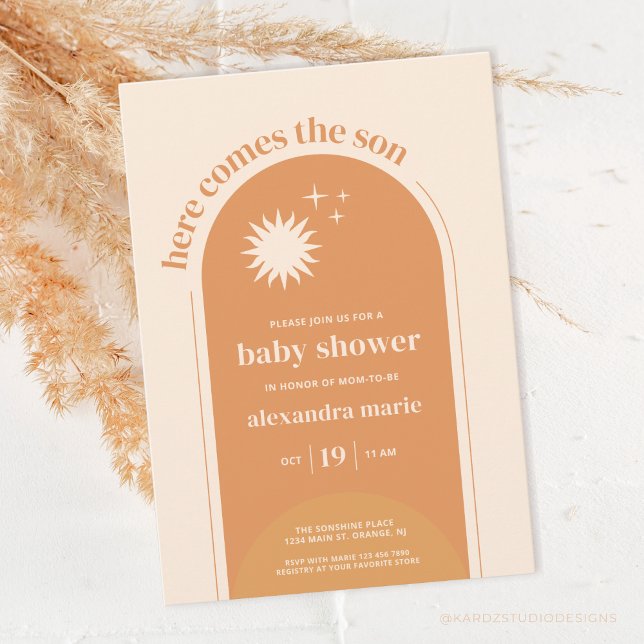 Invitation Voici l'invitation du Baby shower Son Boho (Here comes the son, boho baby shower invitation. Ochre terracotta with arc, sunshine, and stars.)