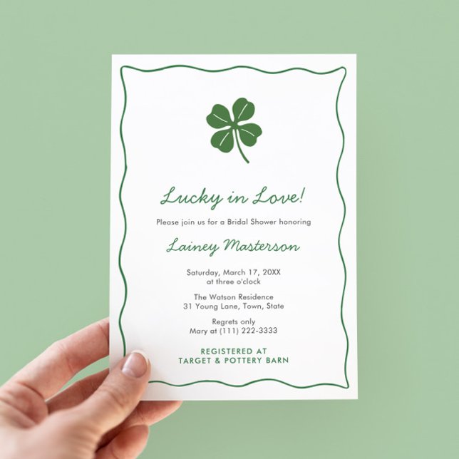 Invitation Wedding shower de Jour de la Saint Patrick moderne (Modern St Patricks Day Bridal Shower invitation with trendy doodle border and hand-drawn shamrock)