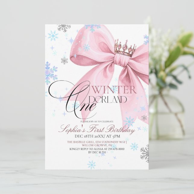 Invitation Winter Pink Bow 1st Birthday Party (Debout devant)