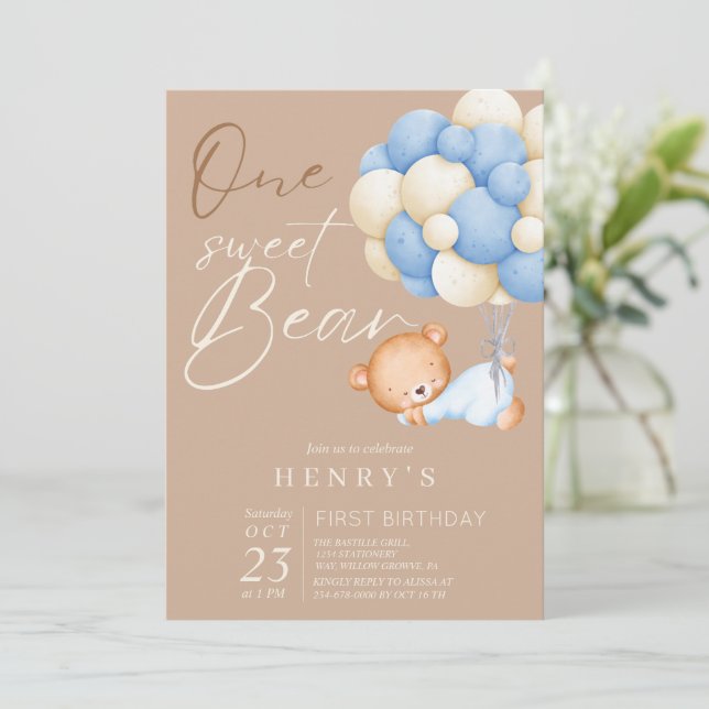 Invitation Woodland Bear Boy 1er Anniversaire Party Pastel (Debout devant)