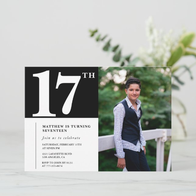 Invitations Black 17e anniversaire Modern Chic Pho (Debout devant)