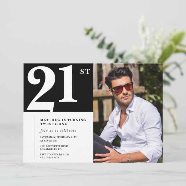 Invitations de 21e anniversaire Black White Photo (Debout devant)