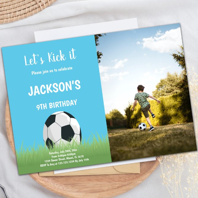 Invitations de parties sportives personnalisables  (Blue sky Ball On Grass Soccer Birthday Photo Invitation)