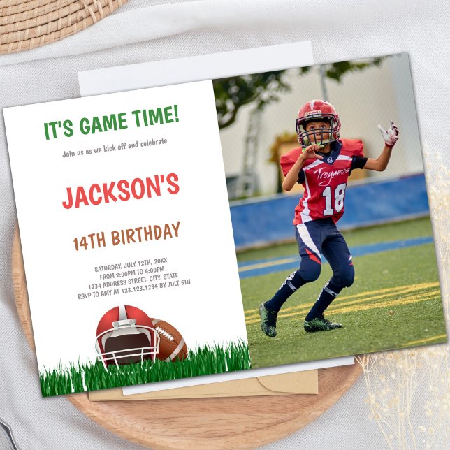 Invitations de parties sportives personnalisables  (Grass Green Football Birthday Invitations photo)