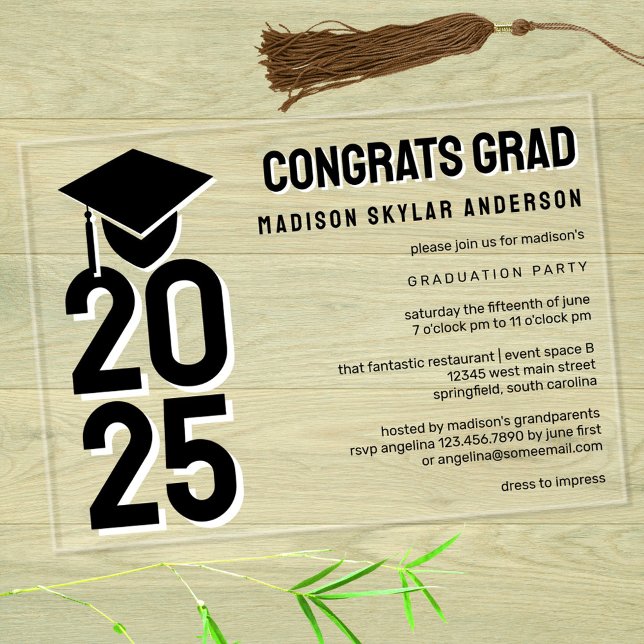 Invitations En Acrylique Diplômé 2025 Casquette N Tassel Noir Et Blanc Remi (Black and white plus clear acrylic cards makes these graduation invites an instant classic)