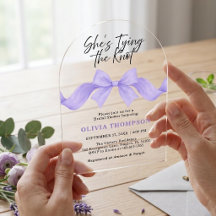 Elle Attache le Nœud Ruban Violet Enterrement de V